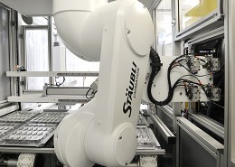 Automation, Staubli robot, molded components manufacturing, Optimold